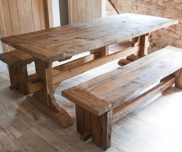 Mesa Rústica de Madeira