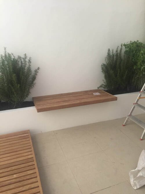 Instalação do Deck e Banquinho no Espaço Instalação do Deck e Banquinho no Espaço
