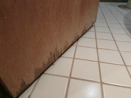 Porta Prancheta Danificada devido a umidade do Banheiro