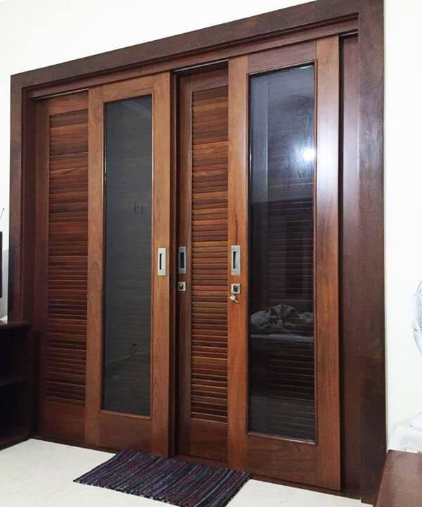Porta com Veneziana