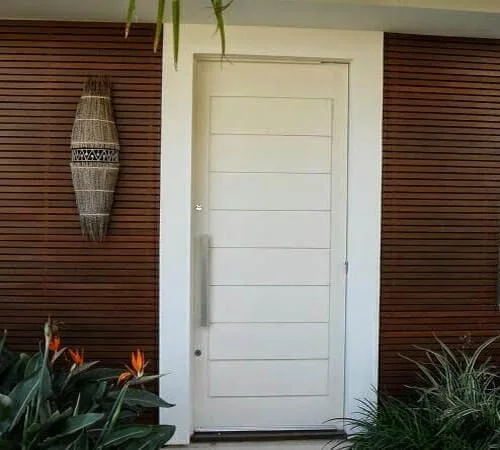 Porta Maciça de Entrada com pintura em laca Branca Porta Maciça de Entrada com pintura em laca Branca