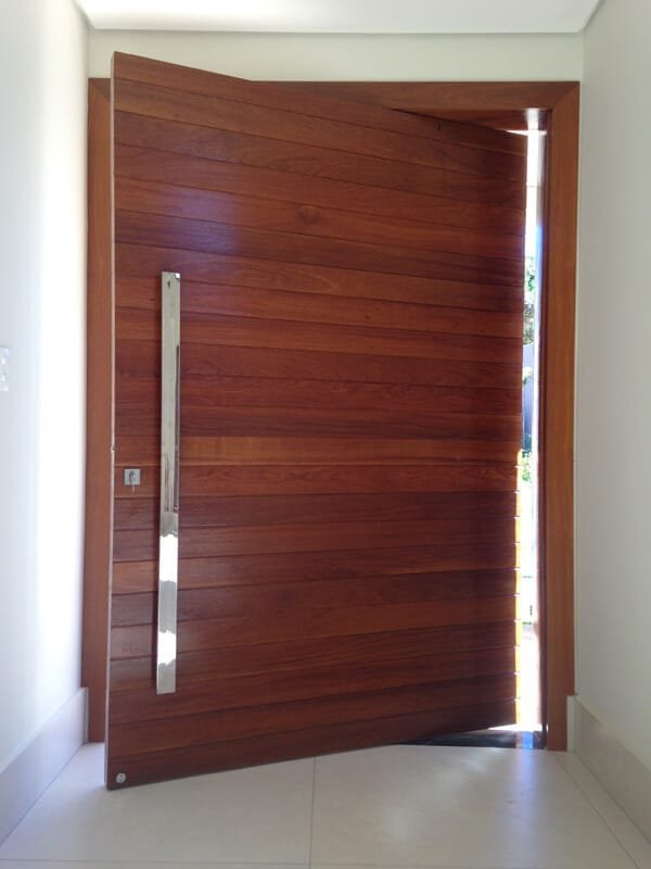 Porta Pivotante Modelo Ripada