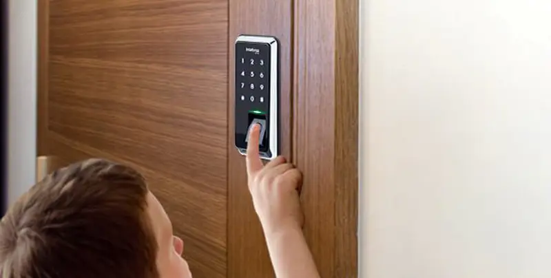 Fechadura para Porta Pivotante