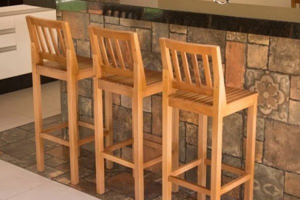 Modelo de Banqueta de Madeira