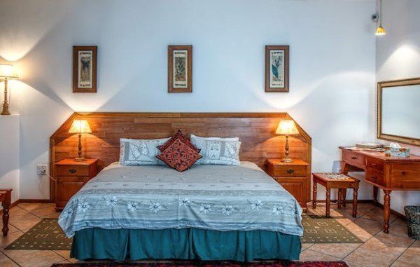 Cabeceira de cama e penteadeira em Peroba do Norte